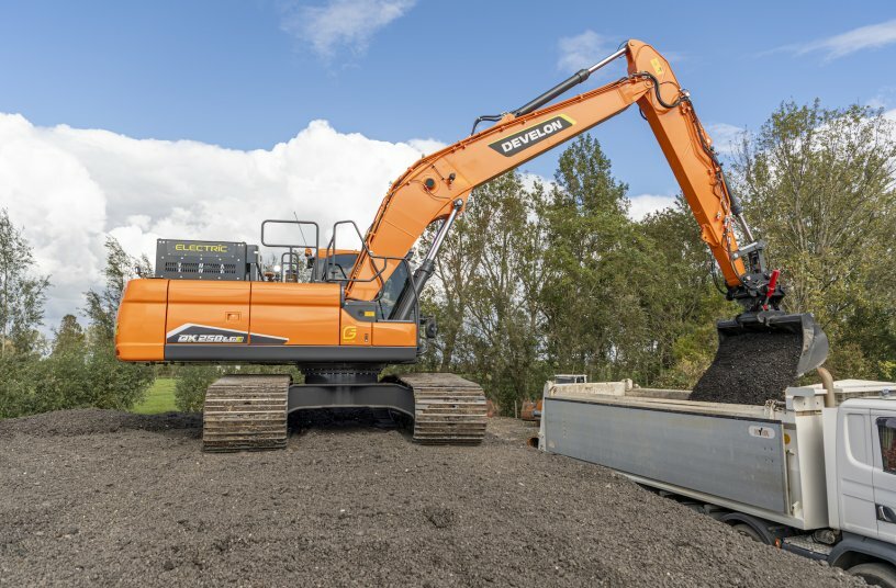 Develon DX250LCE-7<br>IMAGE SOURCE: DEVELON