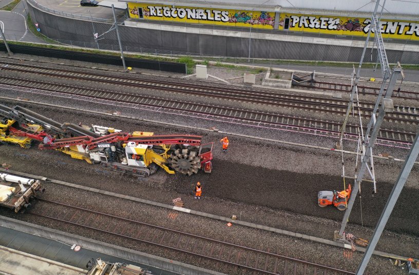 Once the ballast had been excavated, cleaned and put back down by the W+ system, the points were upgraded.<br>IMAGE SOURCE: WIRTGEN GROUP