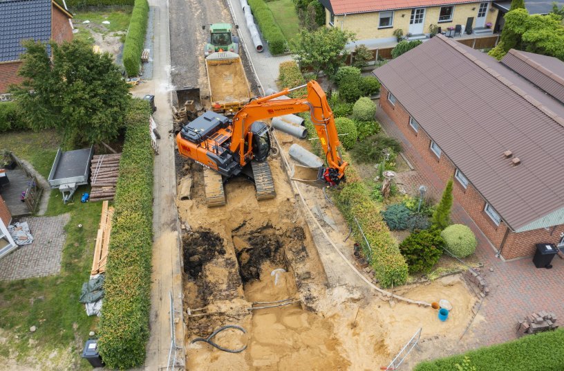Hitachi ZX300LC-7 keeps Danish sustainability projects on track<br>IMAGE SOURCE: Hitachi Construction Machinery (Europe) NV