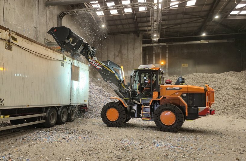 DL280-7 Waste Loader<br>IMAGE SOURCE: DEVELON
