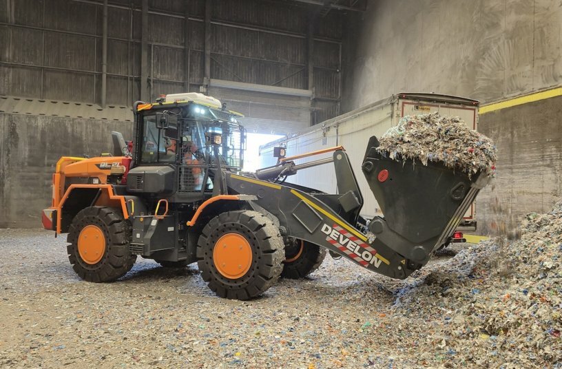 DL280-7 Waste Loader<br>IMAGE SOURCE: DEVELON