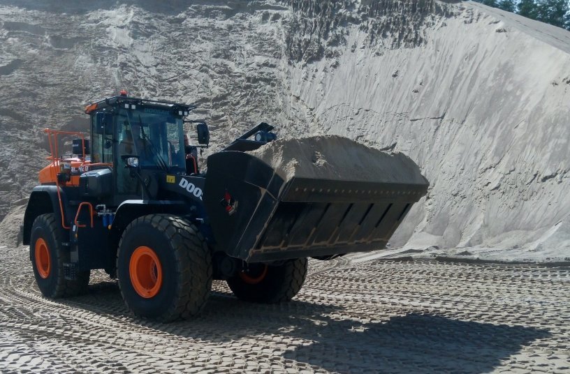 DL420-7 <br> Image source: DOOSAN INFRACORE EUROPE