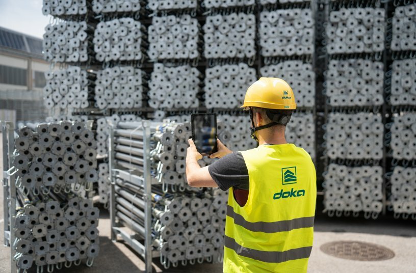 Doka's in-house AI service facilitates the automated counting and identification of products in the warehouse. <br>IMAGE SOURCE: © Doka