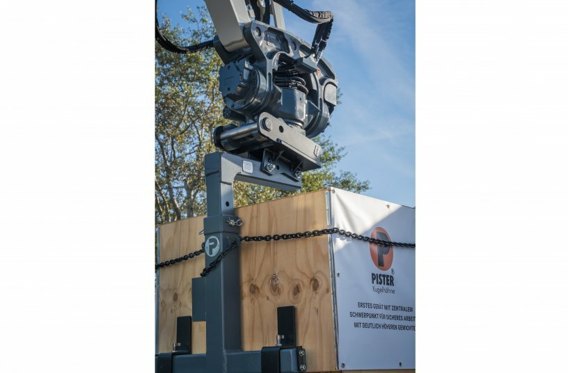 Power Fork PF2000 by Pister<br>IMAGE SOURCE: Pister Kugelhähne GmbH