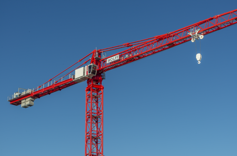 With the low-top design, WOLFFKRAN engineers get the maximum lifting capacity out of the crane. The WOLFF 8076 Compact lifts up to 40 tons. <br> Image source: WOLFFKRAN  International AG