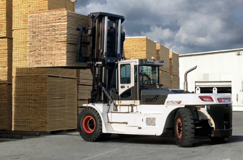 Bobcat DV250S-7 forklift<br>IMAGE SOURCE: Doosan Bobcat EMEA