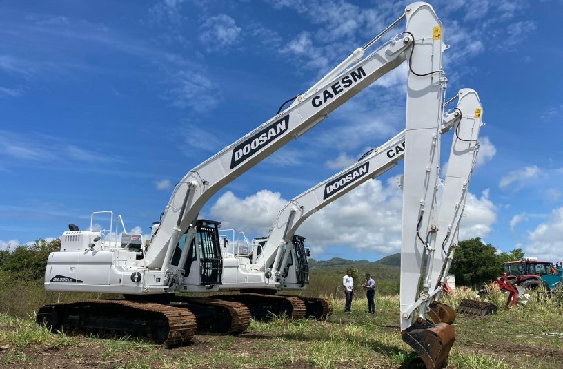 DEVELON crawler excavators DX225SLR-7<br>IMAGE SOURCE: DEVELON