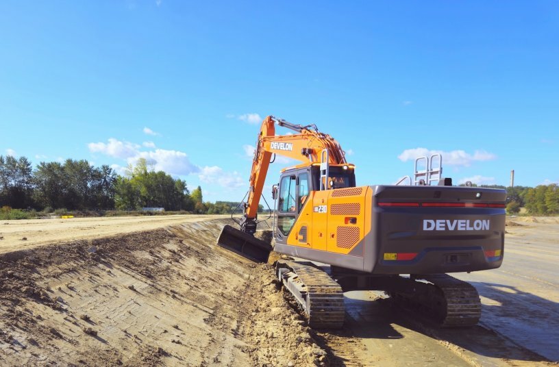 DEVELON DX230LC-9<br>IMAGE SOURCE: DEVELON