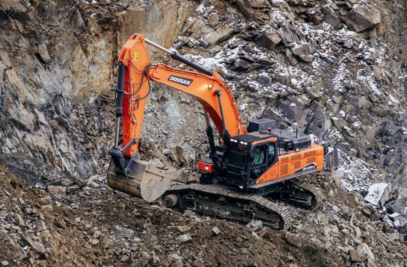 New Features/Options on Doosan Large Crawler Excavators<br>IMAGE SOURCE: DOOSAN INFRACORE EUROPE S.R.O.