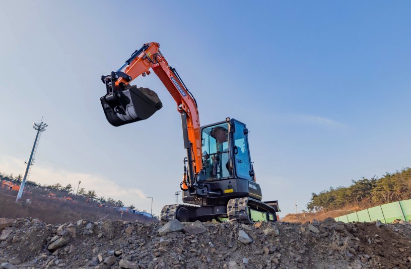 Doosan Launches New DX50Z-7 and DX55R-7 Mini-Excavators <br> Image source: Doosan Infracore Europe s.r.o.
