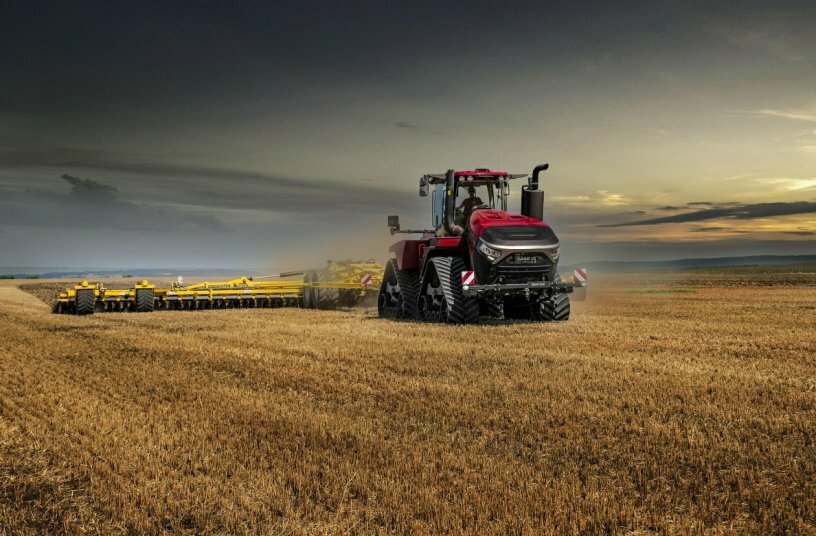 Case IH Quadtrac 715: Der leistungsstärkste Case IH-Traktor gewinnt Goldmedaille auf der Agrotech 2025<br>BILDQUELLE: Case IH