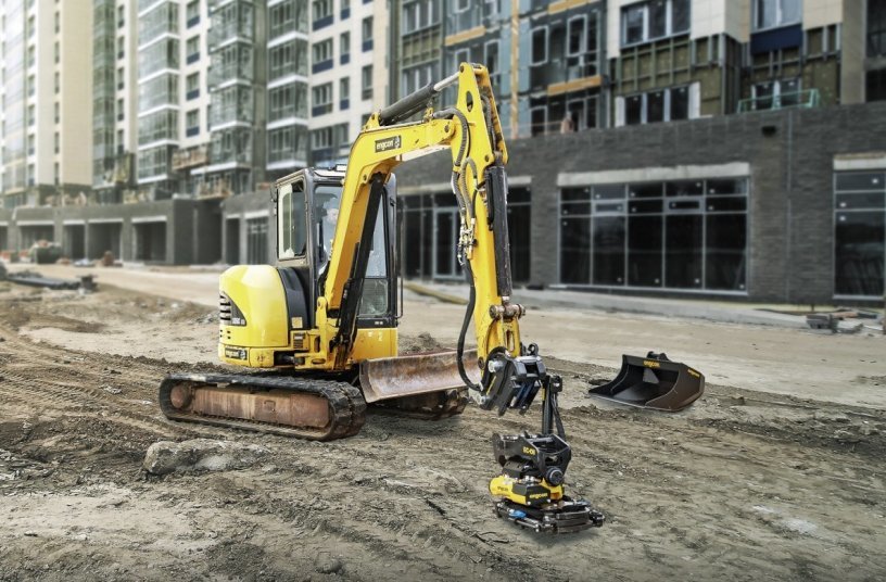 Engcon EC206 tiltrotator <br>Image source: Engcon Group 