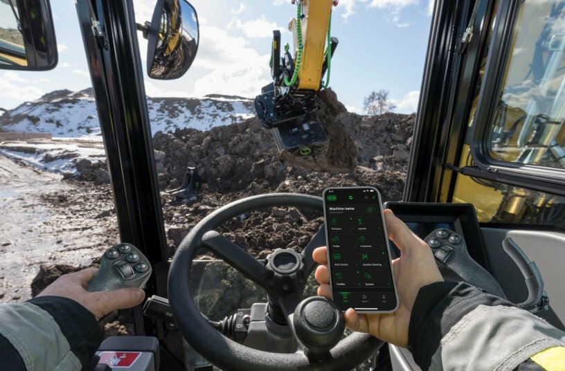 Excavator operator - cabin view<br>BILDQUELLE: Steelwrist AB