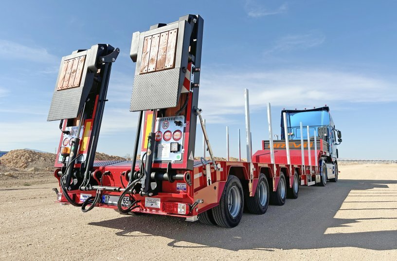 Vierachsiger Tieflader-Sattelauflieger von BREVA mit Verlängerung.<br>BILDQUELLE: GIS