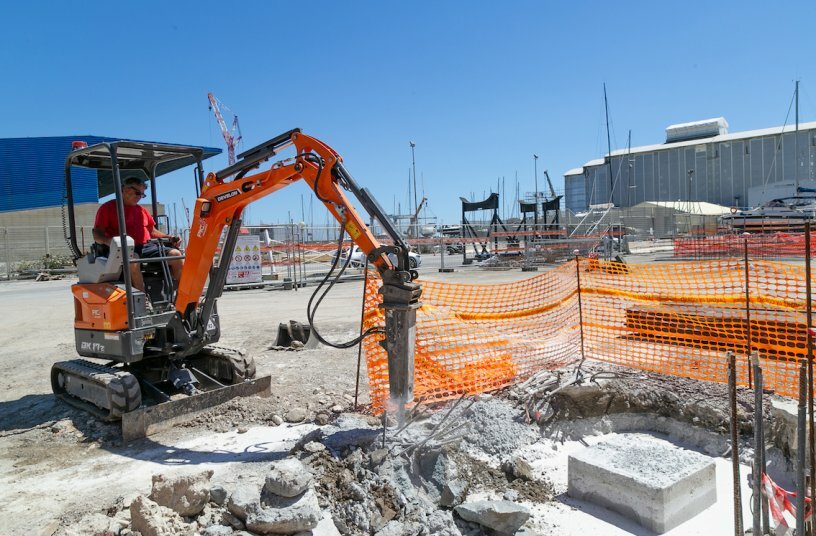 Develon DX17Z-7 Mini Excavator is a Hit on Genoa Waterfront<br>IMAGE SOURCE: DEVELON