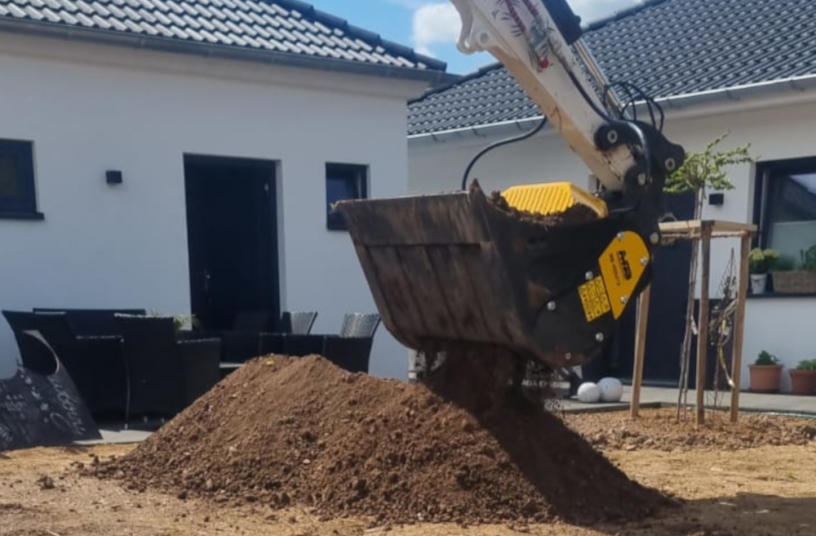 MB-HDS212 Schaufelseparator an Bobcat E62<br>BILDQUELLE: MB Crusher