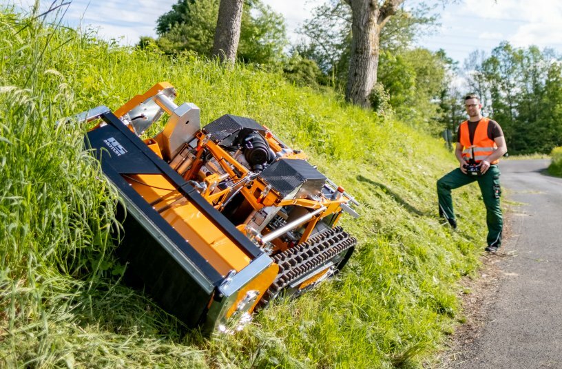 Serienstart des neuen AS 1000 Ovis Evo RC:  Ab sofort noch komfortabler steile Hänge mähen<br>BILDQUELLE: AriensCo GmbH