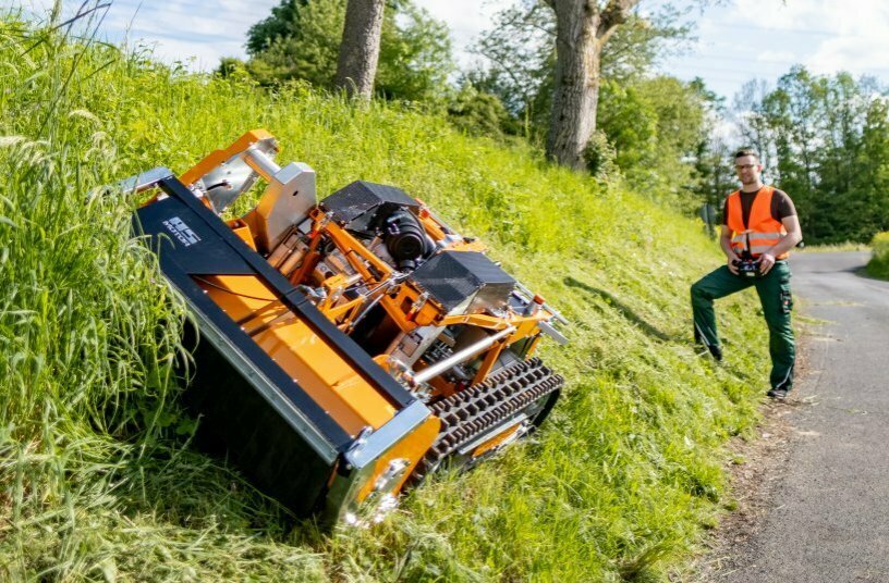 Start of series production of the new AS 1000 Ovis Evo RC: Mowing steep slopes even more comfortably from now on<br>IMAGE SOURCE: AriensCo GmbH