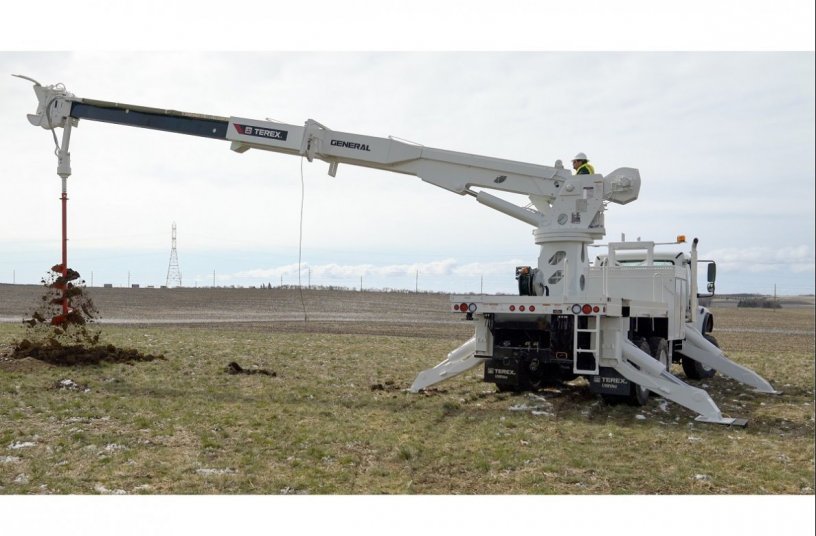  Terex Utilities introduces Strongest Digger Derrick in the Transmission Market <br>Image source: Mighty Mo Media Partners LLC; Terex Utilities 