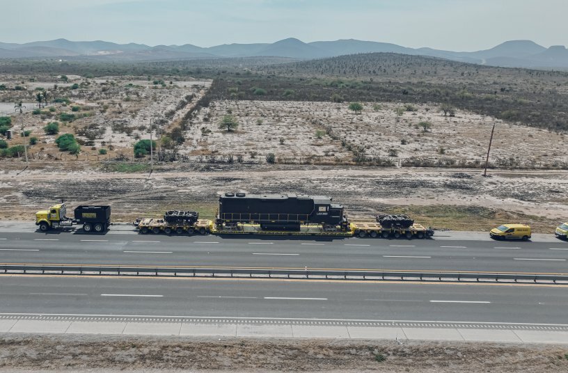 Fast progress was made with the 12-axle THP/SL heavy-duty combination on Mexico’s highways.<br>IMAGE SOURCE: Goldhofer Aktiengesellschaft
