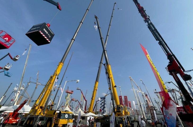 The outdoor area of GIS showcased the latest equipment, including cranes, access platforms and telehandlers.<br>IMAGE SOURCE: GIS