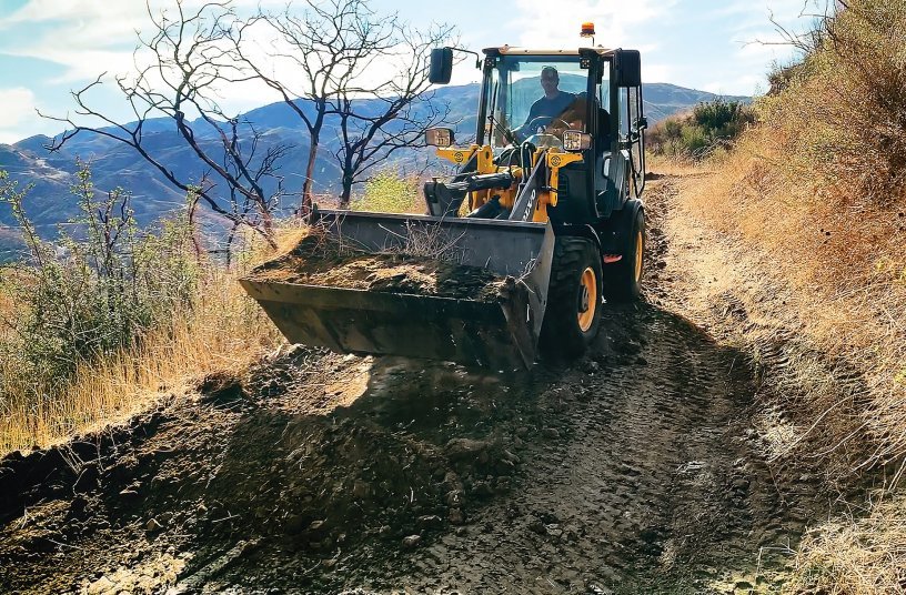 Green construction equipment makes its mark in the desert The L25 Electric is comfortable working in rugged and remote conditions. <br> Image source: Volvo Construction Equipment