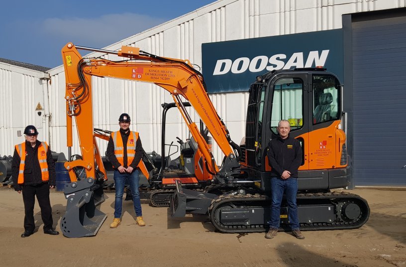(l to r) Jim Ferran and Tony Nicholls of Kings Heath Demolition and Kevin Condon of Murley Construction <br> Image source: DOOSAN INFRACORE EUROPE s.r.o.