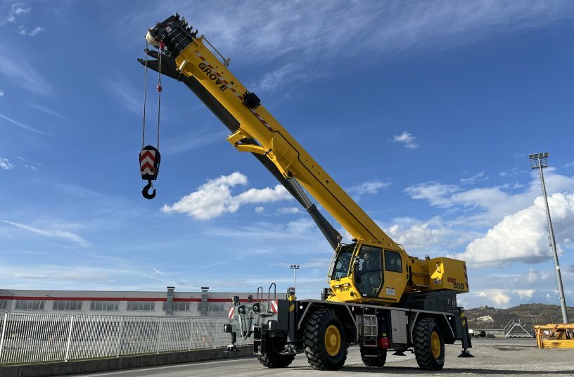 Grove GRT550 rough-terrain crane<br>IMAGE SOURCE: Manitowoc