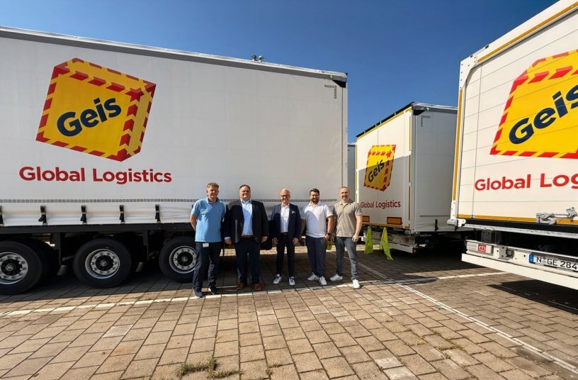 From left to right: Martin Habel (Geis Nürnberg), Christian Hack, Stefan Reuther, Steffen Janke, Muresan Romulus (Geis Nürnberg).<br>IMAGE SOURCE: Fahrzeugwerk Bernard KRONE GmbH & Co. KG