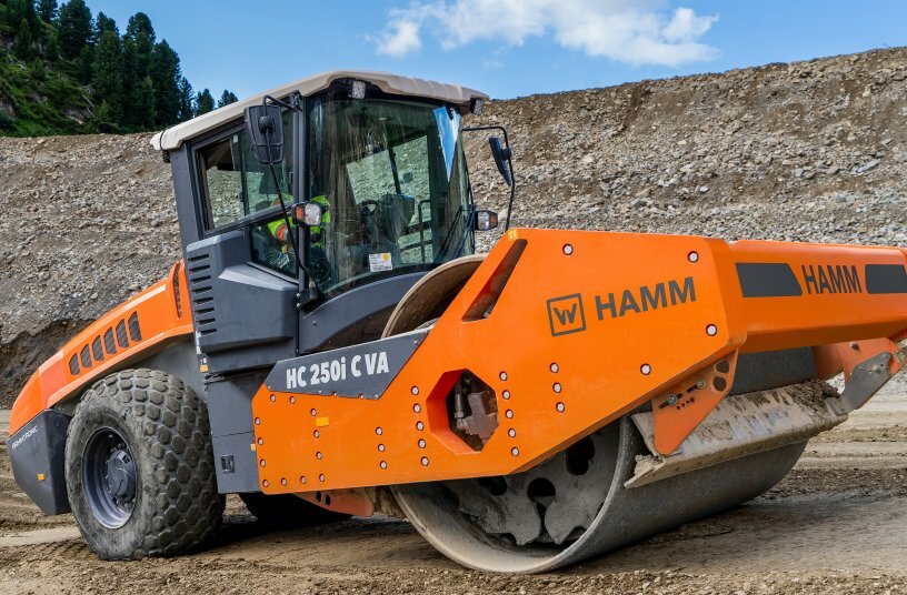 Ultra-precise compaction measurement with new measured value, variable amplitude and automated compaction to a target value: The new compactors with VA drum make it quicker and easier to achieve a compaction target in earthworks, while also preserving the machine and the resources. <br>IMAGE SOURCE: WIRTGEN GROUP