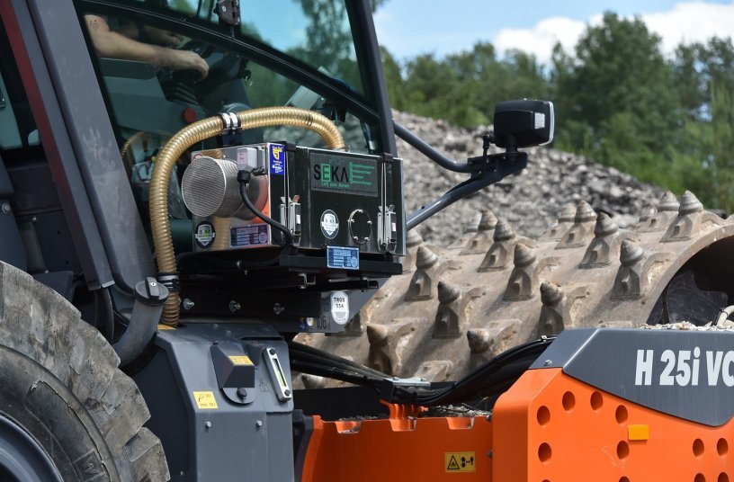The cab on the H 25i VC has been equipped with safety ventilation to prevent the ingress of harmful suspended solids. <br> Image source: WIRTGEN GROUP