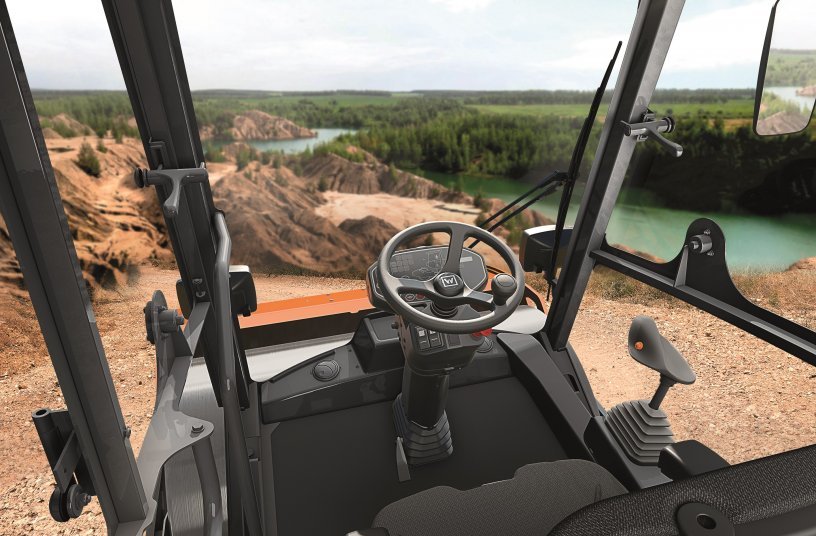 Comfortable operator's platform with optimal visibility: The design of the operator's platform provides a good view of the machine and its surroundings. No specific language skills are required to operate the HC 50i and HC 70i.<br>IMAGE SOURCE: WIRTGEN GROUP