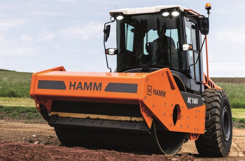 Large slope angles and powerful drives guarantee that the compactors in the HC series achieve excellent compaction on uneven and steep terrain – even on inclines over 60%.<br>IMAGE SOURCE: WIRTGEN GROUP; Hamm