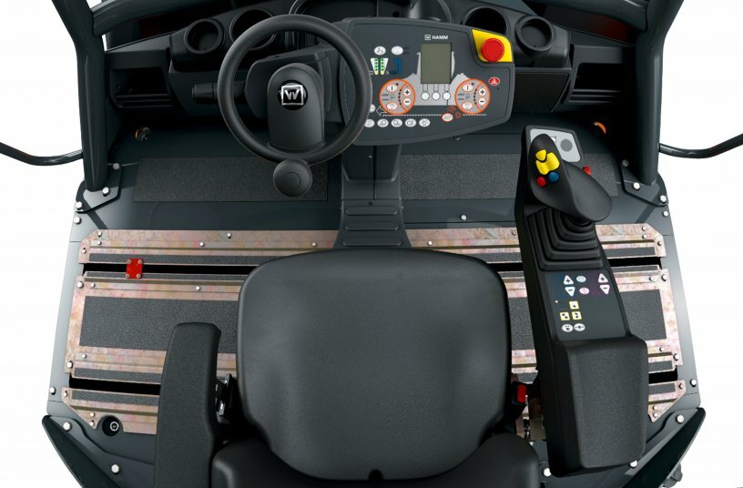 The HD+ 70i and HD+ 80i models from Hamm will feature an Easy Drive operator's platform as standard from summer 2023. This way, Hamm combines ergonomics, safety and comfort.<br>IMAGE SOURCE: WIRTGEN GROUP