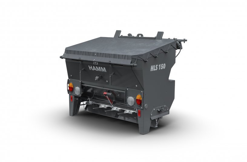 The line spreader for DV+ series tandem rollers regulates the spreading quantity, including when driving at high speeds or on steep terrain. The surface quality is always constant thanks to the regulated application. For the compact tandem rollers of HD CompactLine series, line spreaders with a spreading width of up to 1,20 m are available. <br> Image source: WIRTGEN GROUP; Hamm
