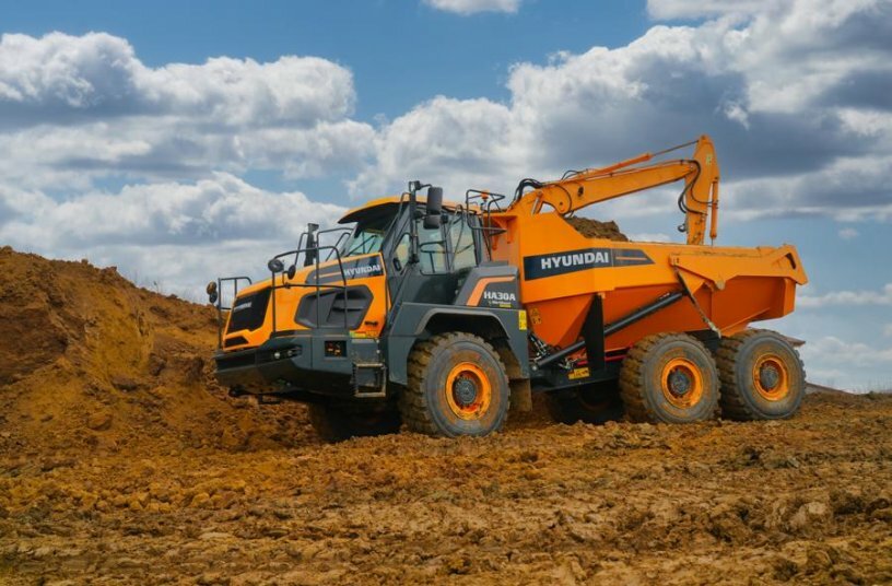 The HA30A is the smaller brother of the HA45A exhibited at Steinexpo. Both articulated dumpers produced in Norway offer the particularly all-terrain 