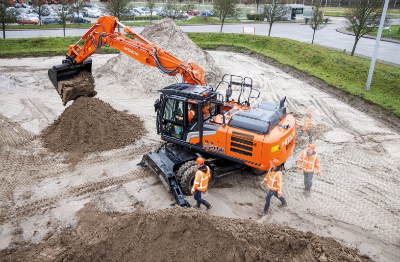 Hitachi ZX220W-7 wheeled excavator<br>IMAGE SOURCE: Hitachi Construction Machinery (Europe) NV