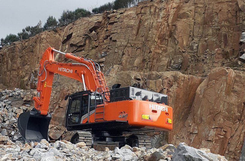 Hitachi ZX490LCH-7 proves popular with Portuguese quarries 