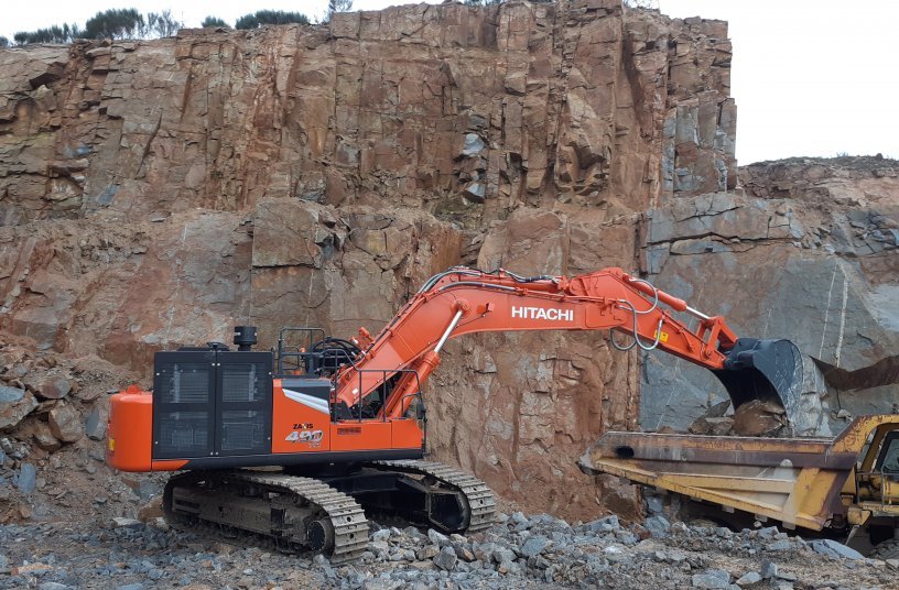 Hitachi ZX490LCH-7 proves popular with Portuguese quarries 