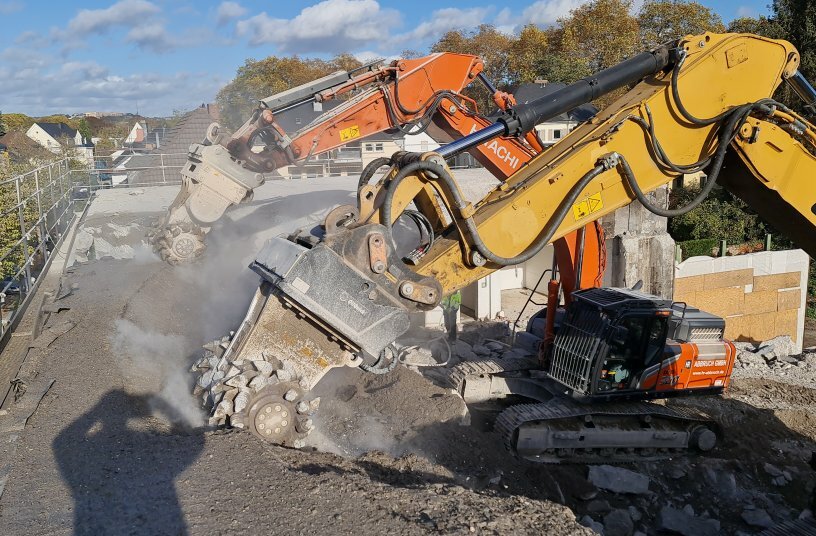 Hydraulic excavators and KEMROC milling attachments were used by HR Abbruch in Koblenz where a former high-rise bunker is being transformed into a residential complex. <br>IMAGE SOURCE: KEMROC