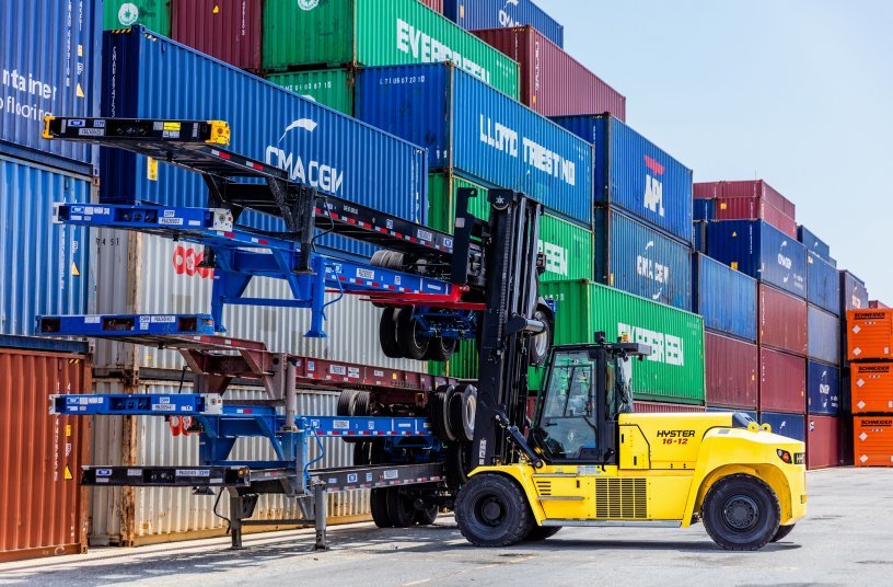 Hyster® lithium-Ion lift trucks for 10-18 tonne loads <br> Image source: MOLOKINI MARKETING LTD; Hyster-Yale Group, Inc.