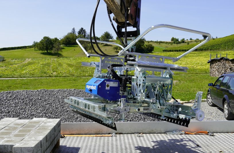 HVZ-PAVERTRON Elektro-hydraulische Verlegezange von Probst<br>BILDQUELLE: Probst GmbH