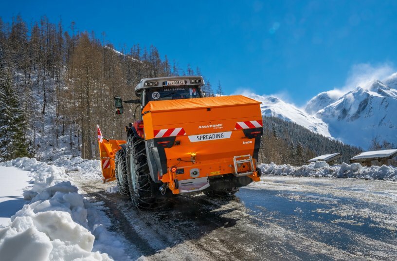IceTiger Inox winter salt spreader with a hopper capacity of 1,000 l to 1,900 l <br>IMAGE SOURCE: AMAZONEN-WERKE H. DREYER SE & Co. KG