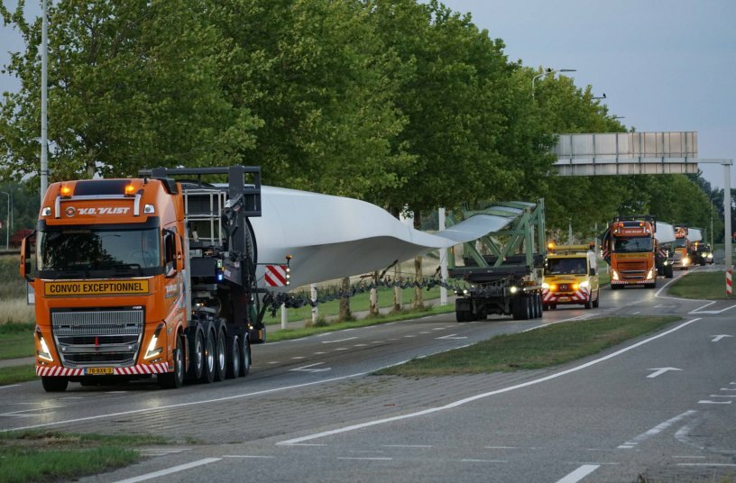 Wind Transport for Wind Farm A2 Lage Rooijen<br>IMAGE SOURCE: Van der Vlist Transportgroep B.V.