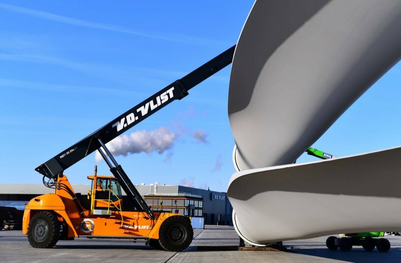 Breezing through Handling Wind Parts<br>IMAGE SOURCE: Van der Vlist Transportgroep B.V.