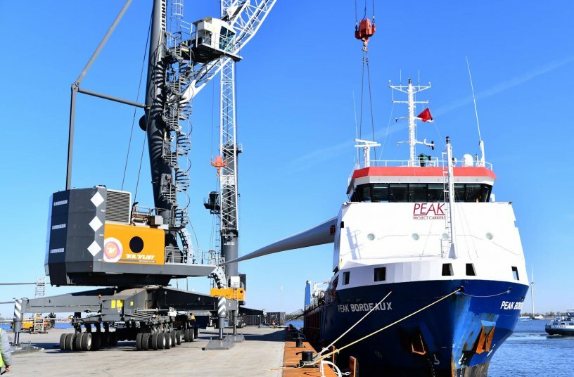 Breezing through Handling Wind Parts<br>IMAGE SOURCE:  Van der Vlist Transportgroep B.V. 