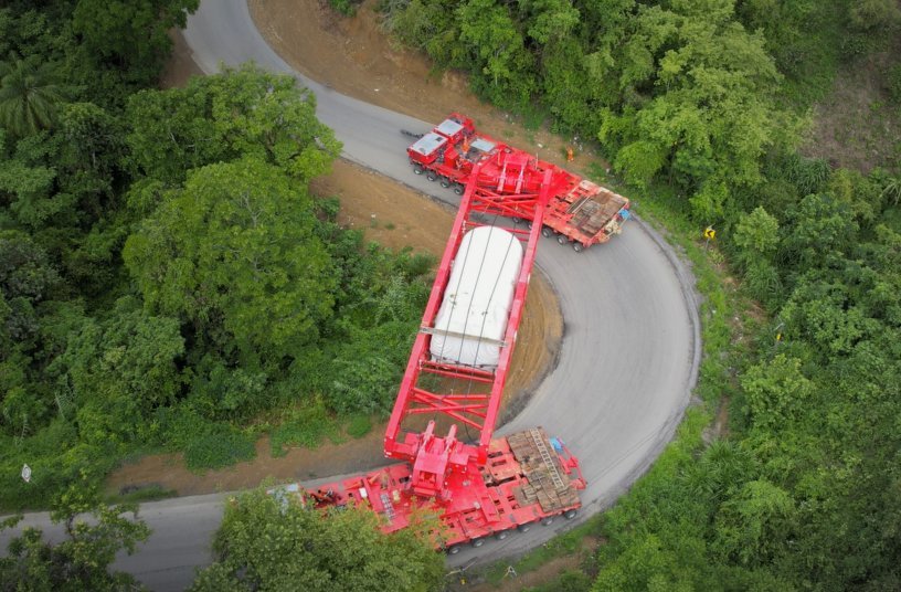 Extremely narrow hairpin turns could be handled without trucks thanks to »ADDRONIC« and »ADDRIVE«<br>IMAGE SOURCE: GOLDHOFER