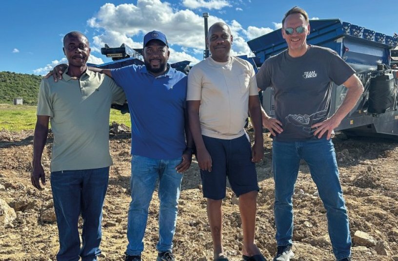 (f.l) Sabasi Shirima (owner of Sasco Trading), Jerry Muchiri (Kleemann expert in Africa), Sifaeli Muguli (owner of Sasco Trading), Markus Hofmann (Kleemann Area Sales Manager Africa).<br>IMAGE SOURCE: WIRTGEN GROUP