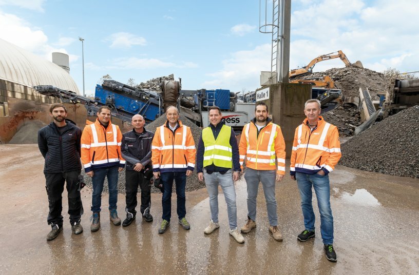 Martin Grenz, Benjamin Feess, Waldemar Rollheiser, Walter Feess, Michell Blasczyk (Wirtgen Germany), Alexander Feess, Andreas Frey.<br>IMAGE SOURCE: WIRTGEN GROUP