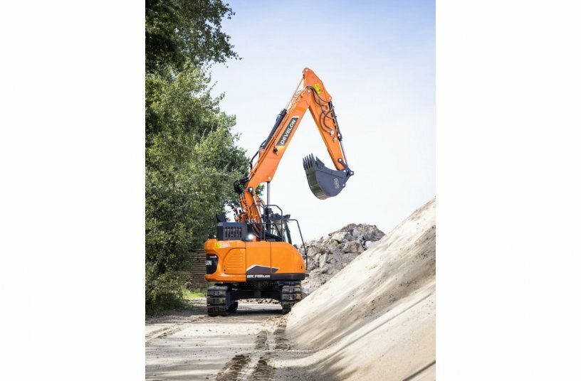 Develon DX140LCR<br>IMAGE SOURCE: DEVELON
